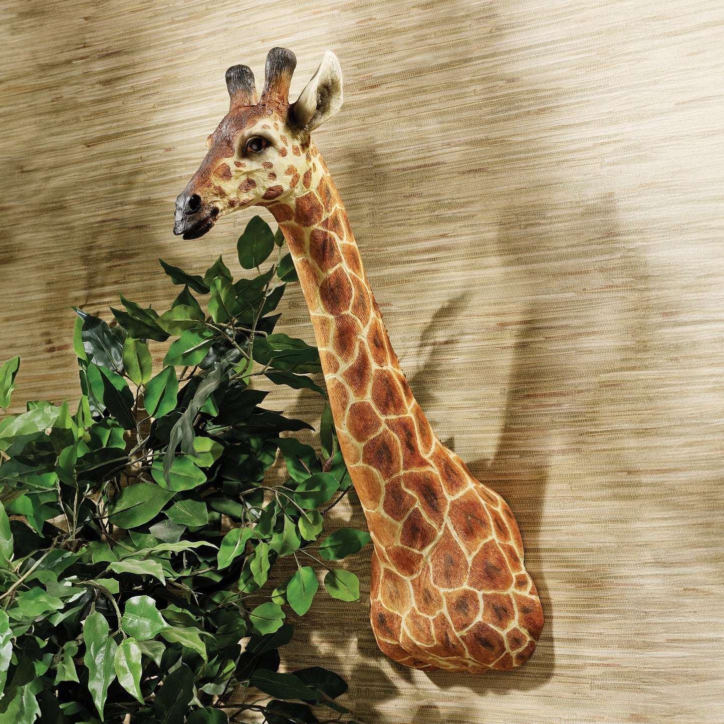 Design Toscano KY2069 African Giraffe Trophy Wall Sculpture, 59.5 cm